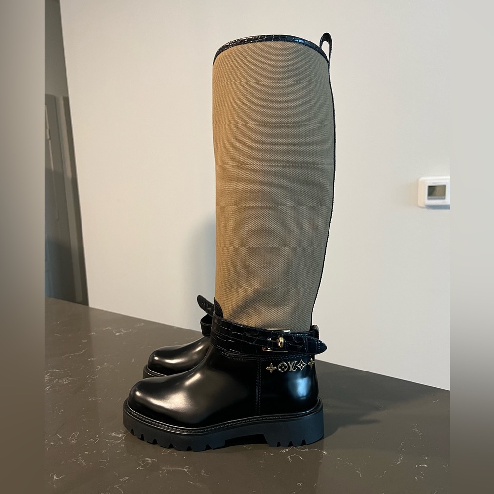 Louis Vuitton Territory Flat High Ranger